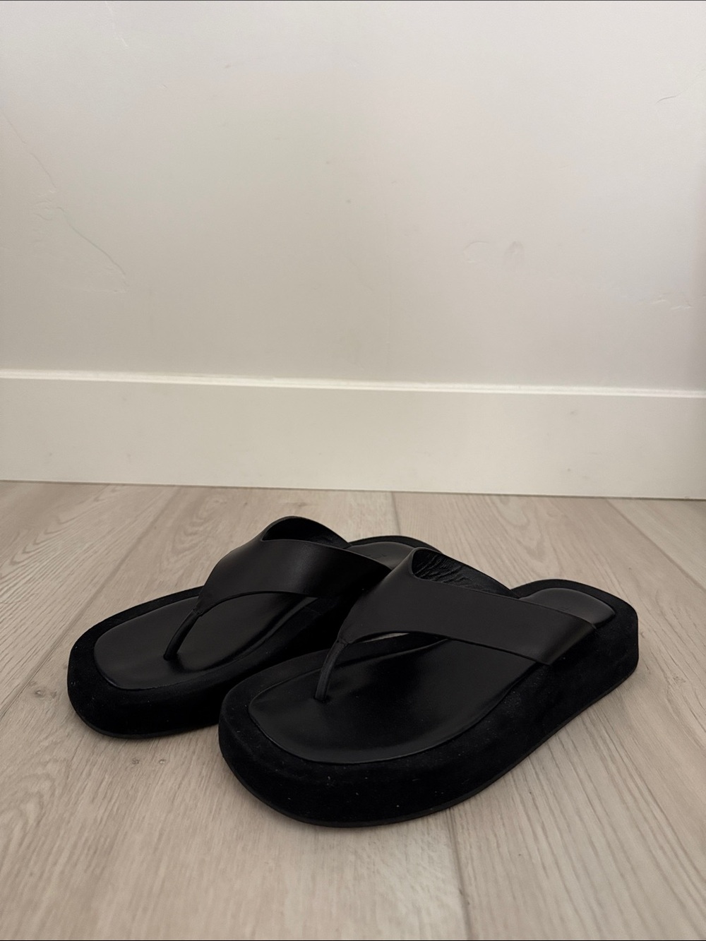 Tony Bianco Ives black Como thong sandal